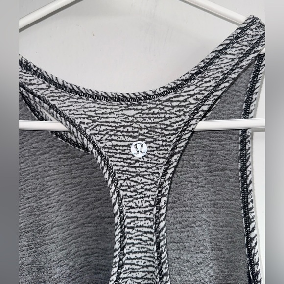 Lululemon Long Distance Tank size 4 - Picture 9 of 9